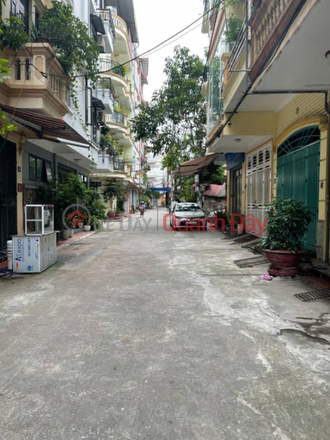 House for sale on Nguyen Chinh street, Tan Mai. Cars can park at the door and turn around. 45m2, price 10.8 billion. _0