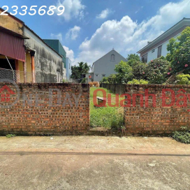 GOLDEN OPPORTUNITY TO OWN LAND IN THE CENTER OF VAN GIANG _0
