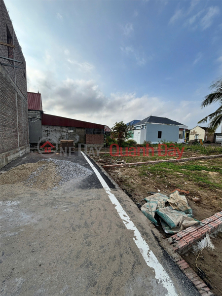 đ 1.37 Billion | Land in Minh Tan, near the train station – 4-5m wide paved road – Price 1.3xx billion VND. Rare opportunity near the station. Zalo 0567 222 555