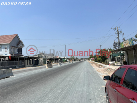 THE OWNER IS URGENTLY SELLING A FRONT LOT OF LAND WITH A BEAUTIFUL LOCATION In Tan Chau, Tay Ninh _0