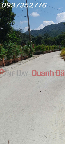 For sale: A prime 13,000m2 plot of residential land located right in the center of Chau Pha commune, surrounded by a stream. Sales Listings