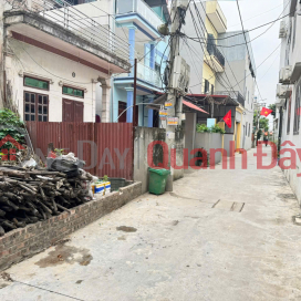 Selling 54m2 of land in Group 8, Quang Minh, near Vo Van Kiet road and BigC supermarket, with parking space for a car inside the house. _0