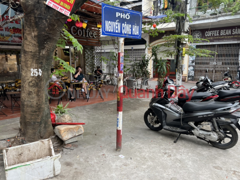 Bán gấp nhà gần 100m2 mặt đường Nguyễn Công Hòa giá hấp dẫn _0