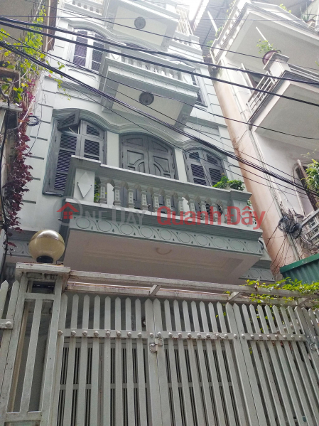 Selling Thai Thinh townhouse, Nice house, giving full furniture 35m2 5th floor MT 5.2m, 4 billion. Sales Listings