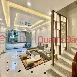 Selling a rare and beautiful Hoang Cau house 40m2 near the car for only 4.5 billion, wide frontage _0