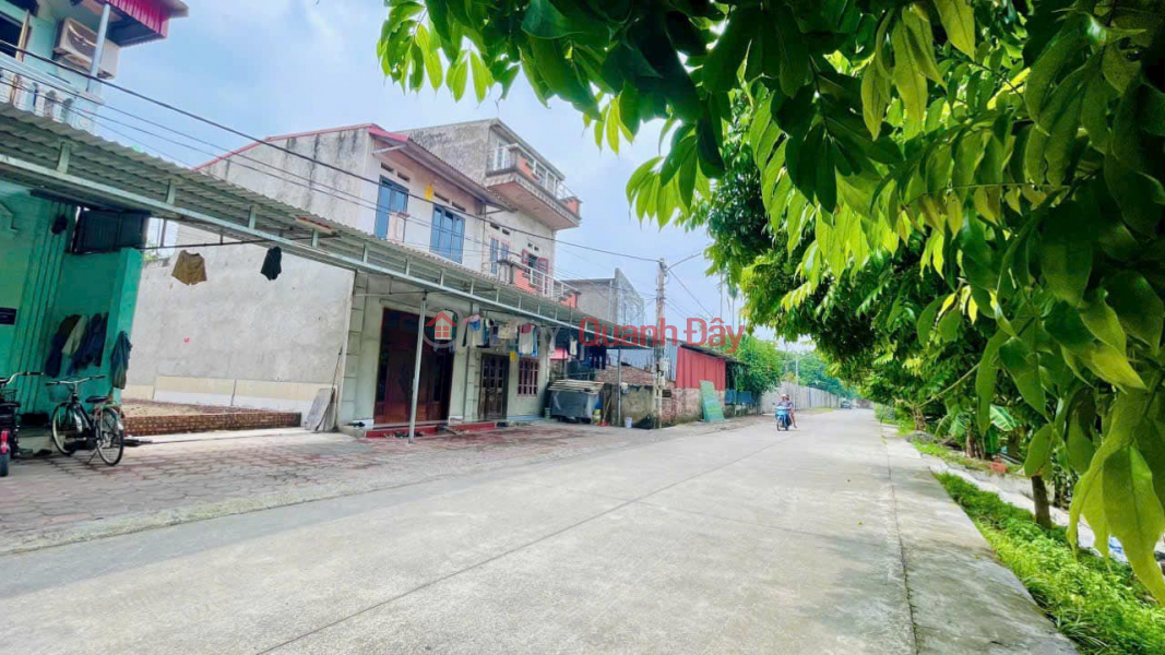 Selling 60m2 of land on the edge of Xom Thuong, trucks can pass each other, park view, rear expansion, good price. Contact: 0936123469 Sales Listings