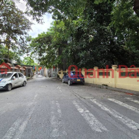 BEAUTIFUL 5-STOREY HOUSE BUILT BY RESIDENTS - NONG NGUYEN VAN CU ALLEY - ELEVATOR WAITING BOX - RED BOOK IN OWNER'S PERSON! _0