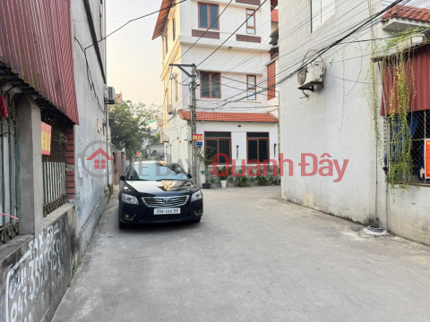 Land for sale with a C4 house included, Gia Thuong village - group 4, Quang Minh. Wide road, parking space for a 4-seater car. _0