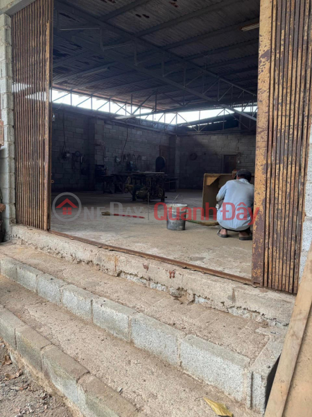 ₫ 6 Million/ month LEVEL 4 HOUSE FOR RENT FOR WAREHOUSE OR FACTORY IN VINH THAI Location: easy motorway near Vinh Thai market, convenient to get to