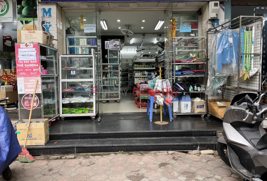 The owner leases a business shop (1st floor) at 45 Tran Quoc Hoan Street, Dich Vong Hau Ward, Cau Giay, Hanoi Rental Listings