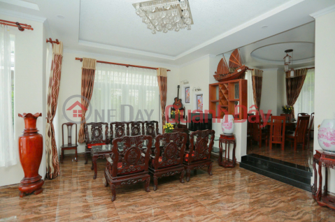 Villa with 8 bedrooms for rent at 45 million VND on Trang Trinh Street, Da Lat, Lam Dong. _0