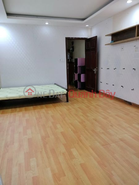 House on street front, car parking in alley, security, friendly owner Vietnam, Rental | đ 4.2 Million/ month