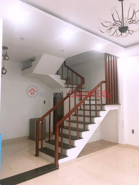 Pham Van Nghi's 3-storey house for rent _0