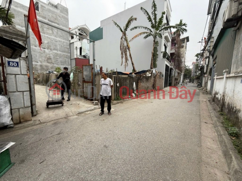 Land for sale in alley 293 Ngoc Thuy, 40m x 3.8m, car parking available, building permit included, price over 5 billion VND (negotiable). _0