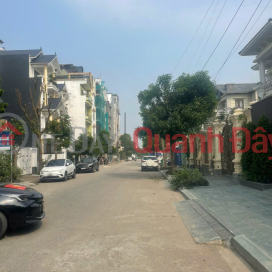 Owner needs to move house so selling land and giving away a villa located right on route 2 of Le Hong Phong street _0