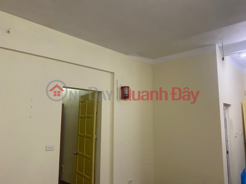 Apartment for rent, 3rd floor, collective house, alley 36 Luong Dinh Cua, Dong Da, 6 million _0