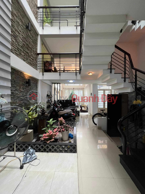 House for sale on Cach Mang Thang Tam Street, District 3, area 100m2 wide, 6m long, 17m long, 4T 10.8 billion VND _0