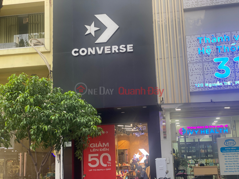 Cửa hàng bán lẻ giày thể thao CONVERSE - 122 Nguyễn Trãi (CONVERSE sports shoe retail store - 122 Nguyen Trai) Quận 1 | ()(3)