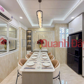 Corner house in a car-accessible alley off Huynh Tan Phat street, in a high-class residential area, priced at just over 8 billion VND. _0