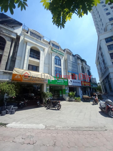Sieu Pham is adjacent to a business in Xa La, 80m away. _0