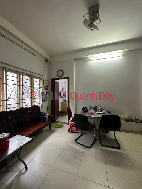 District 3, car alley, corner lot, sleeping car in the house _0