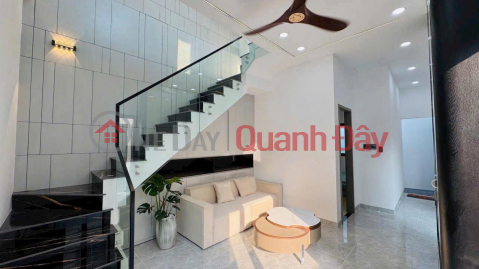 House right next to Pham Huu Lau market, 11x7m, luxurious interior, just over 6 billion VND. _0