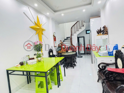 House for sale in Bac Tu Liem, car parking available, 5 floors, area 30m2, price 6.3 billion VND (negotiable). _0