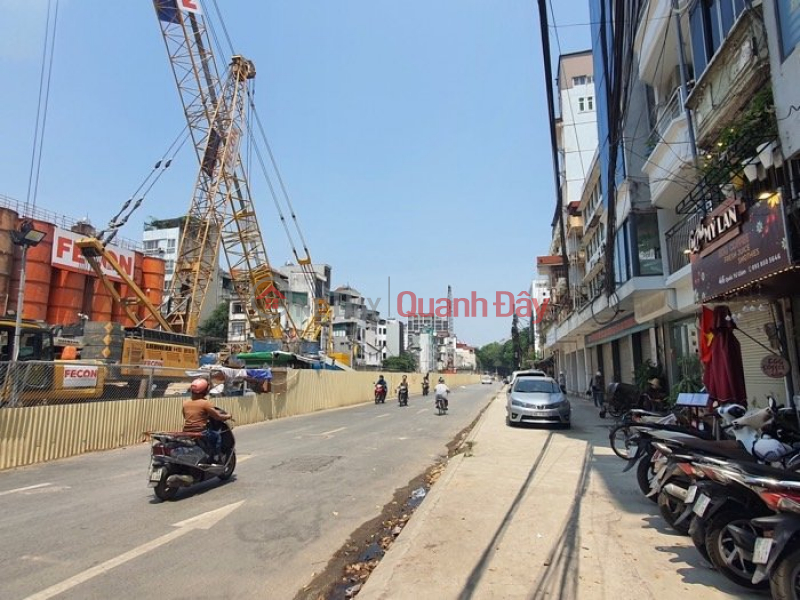 House for sale on Quoc Tu Giam Street, Dong Da District. 30m Approximately 15 Billion. Commitment to Real Photos Accurate Description. Owner Can Thanh Sales Listings