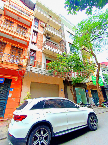 Property Search Vietnam | OneDay | Residential, Sales Listings, House for sale in NGUYEN HONG, Dong Da. Car-avoiding alley. Area 51m2, 5 floors, frontage 4m