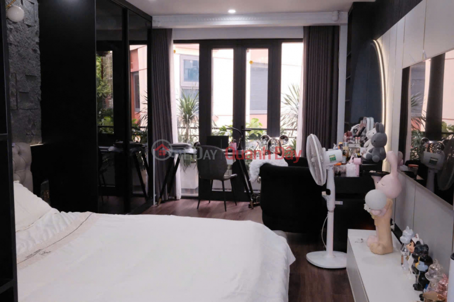 HOUSE FOR SALE IN HOANG VAN THAI - THANH XUAN, 42\\/45 SQUARE METERS, 6 COMMERCIAL FLOORS, 4 METER FRONTAGE, PRICE 14.7 BILLION. Sales Listings