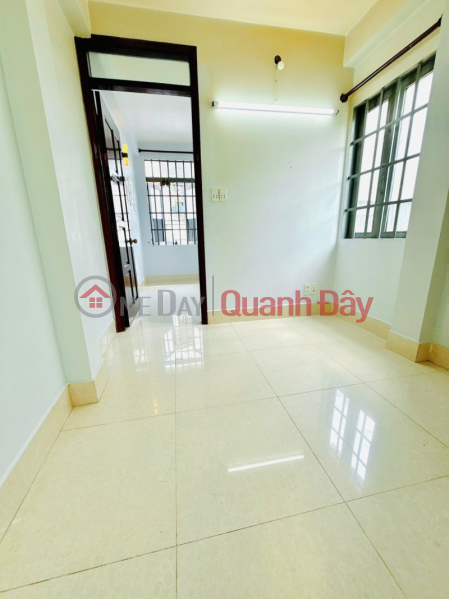 đ 3.9 Billion House for sale, 3 bedrooms, 3 bathrooms, 3 floors, terrace, newly moved in, Nguyen Thi Tan