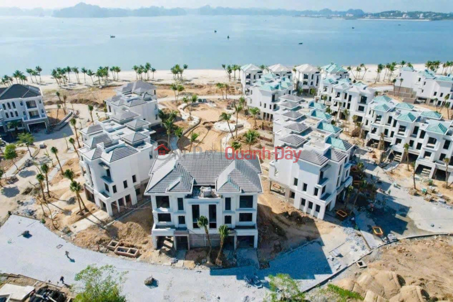 Bán căn Biệt Thự Mặt Biển Chạm Cát Grand Bay Villas Mặt Biển Hạ Long - sở hữu lâu dài giá chỉ 31 tỷ /căn. Niêm yết bán