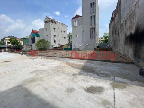 Moved to the South to live, sold 4 lots at Cho Kim - Dong Anh, 6m street, priced at about billion. Contact 0981568317 _0