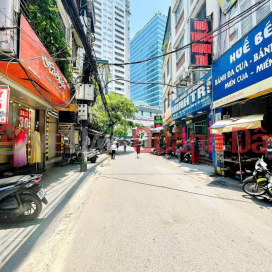 HANG COT STREET IN THE CENTER OF THE OLD QUARTER - CORNER HOUSE WITH 2 STREET FACINGS - WIDE SIDEWALK - GREAT BUSINESS. _0