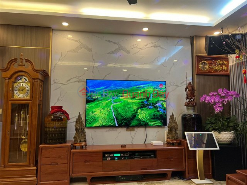 Just over 3 billion, have a beautiful house of 40m2, 4 floors, 3 open sides, bypass car lane, Ngoc Thuy center Sales Listings