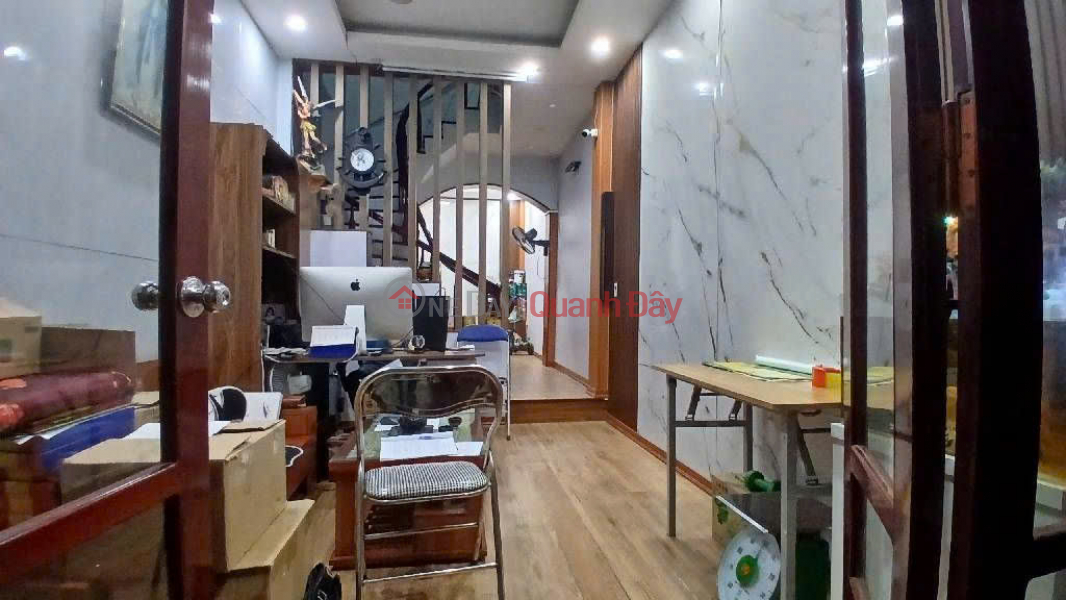 The owner is selling a 3-story house at 168 Kim Giang, with good ventilation. Sales Listings