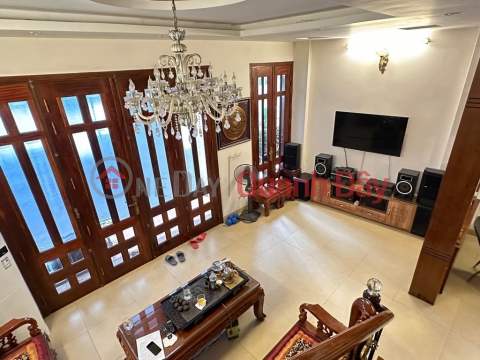 HOUSE FOR SALE ON NGUYEN VAN CU. 65M2 * 5 FLOORS * 11.5 BILLION. CAR ACCESS, CORNER LOT. _0