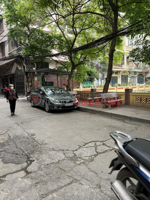 Dang Tien Dong, sleeping car, house, alley, near lake, living _0