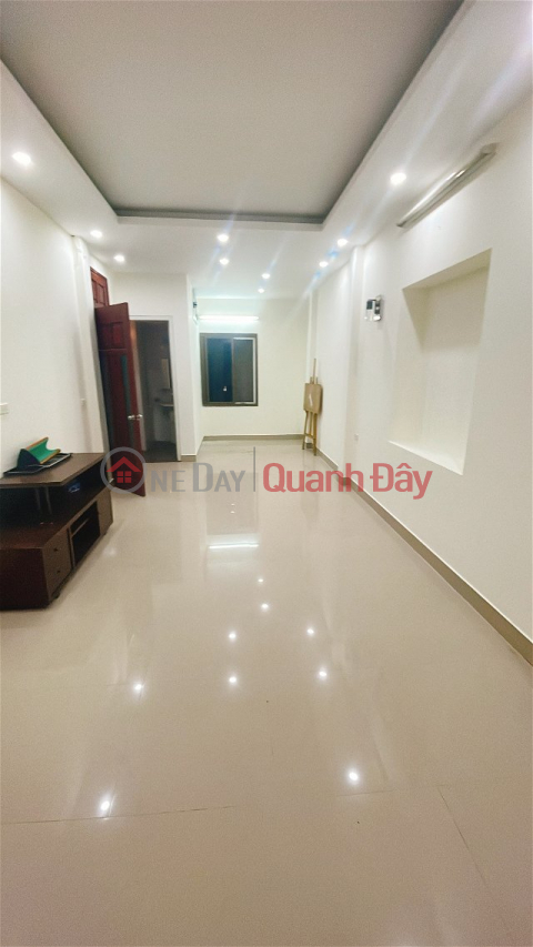 House for sale near Vong Thi, Tay Ho, area nearly 70m2, price only 8 billion _0