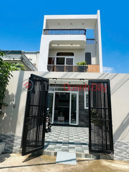 FOR SALE: BRAND NEW HOUSE, 106M2, 1 GROUND FLOOR + 1 UPPER FLOOR, 3 BEDROOMS, FURNISHED, TITLE DEED AVAILABLE, LOCATED IN DUC HOA, LONG AN. Sales Listings