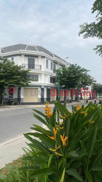 Invest Now in Cheap Townhouses - Beautiful Location Near My Phuoc Industrial Park, Vsip 2. Dong An, Near Administrative Center Sales Listings