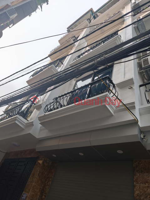 BEAUTIFUL NEWLY BUILT HOUSE - ELEVATOR - 7-SEAT CAR ACCESS - 10M FROM ALLEY. - BUSY BUSINESS - OPEN FRONT AND BACK. _0
