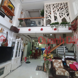 Selling house in Linh Chieu Ward, 70m2 4 floors, standard PL, notarized during the day, just over 5 billion _0