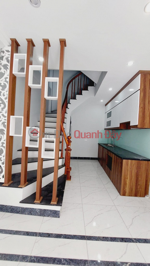 TC is slightly 3.x billion (x small) newly built house with 5 floors, 3 bedrooms. _0