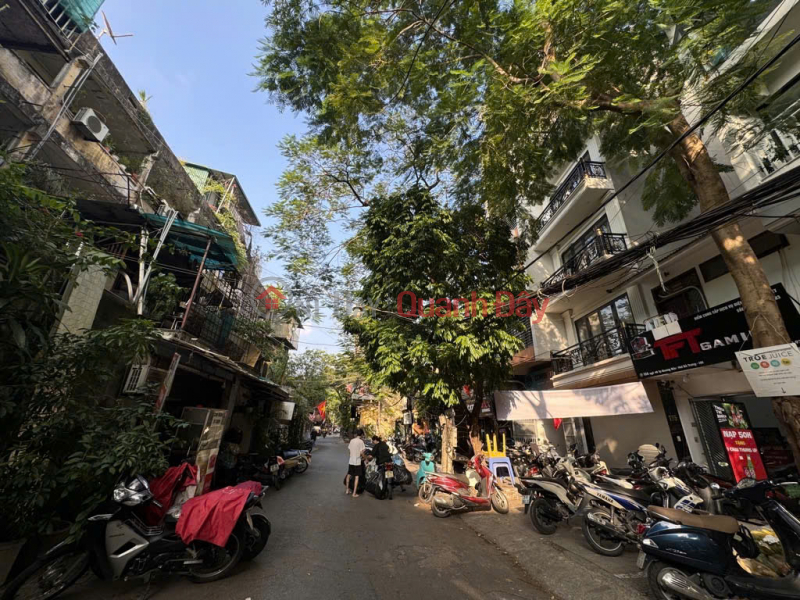 Discounted price of 2 billion, Ta Quang Buu, need to sell 130m of sidewalk for cars to park, business in Hai Ba Trung Sales Listings