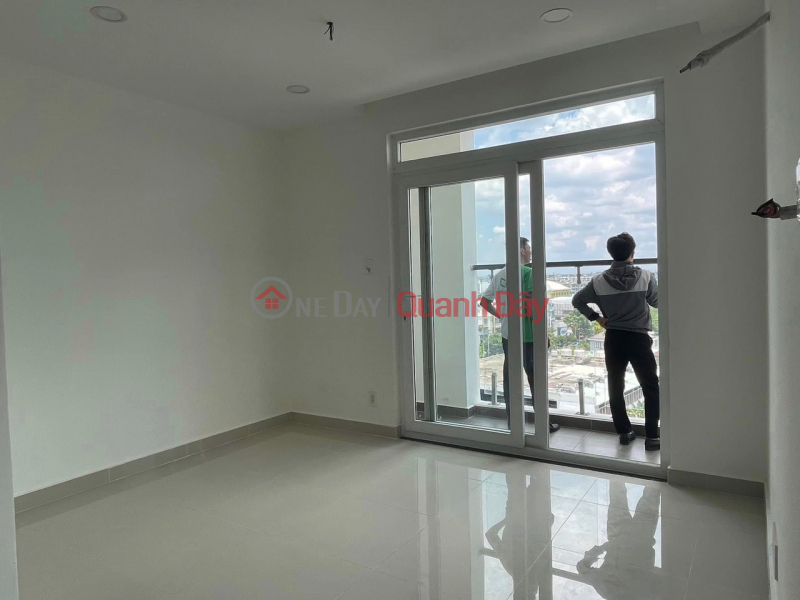 2BR 1WC apartment right in front of Ly Chieu Hoang, district 6 - move in immediately, less than 2 billion VND Sales Listings