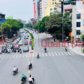 A building on Nguyen Van Cu street, 140m x 10 floors, 8.6m frontage, generating 4 billion VND\/year in rental income. _0