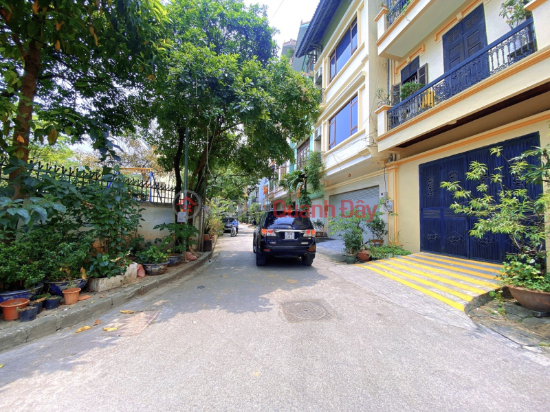 Townhouse for sale on Nguyen Van Huyen, Cau Giay District. 81m Frontage 5.6m Approximately 20 Billion. Commitment to Real Photos Accurate Description. Sales Listings