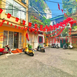 Hoang Hoa Tham Street, 38m² x 4 floors, 8.35 billion VND - car parking at the gate, 2 open sides (front and back),privately built. _0