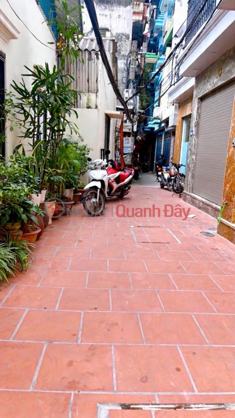 bán nhà cầu giấy 50m x4 tầng 12,3 tỷ,ngõ thông,lô góc,dân xây.full nội thất,gần ô tô _0